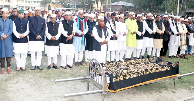 বানারীপাড়ায় উপজেলা চেয়ারম্যান গোলাম ফারুকের পিতার দাফন সম্পন্ন