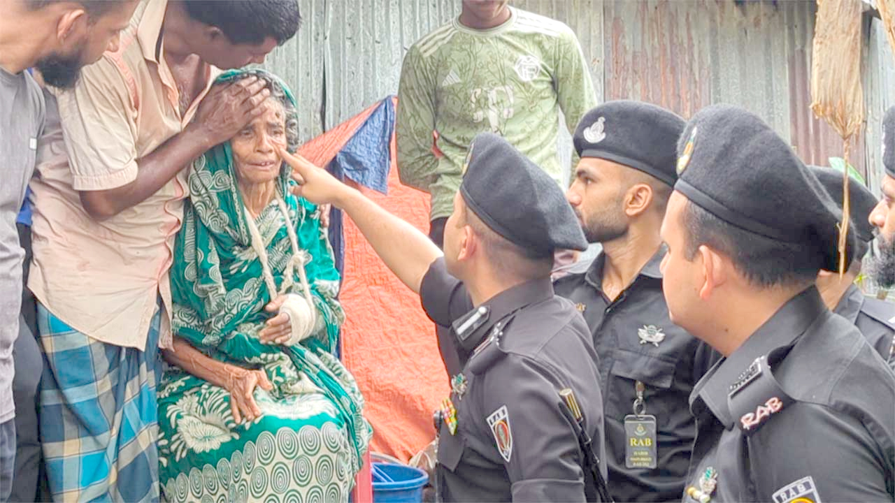 সেই লালবড়ু বেগমের পাশে র‍্যাব