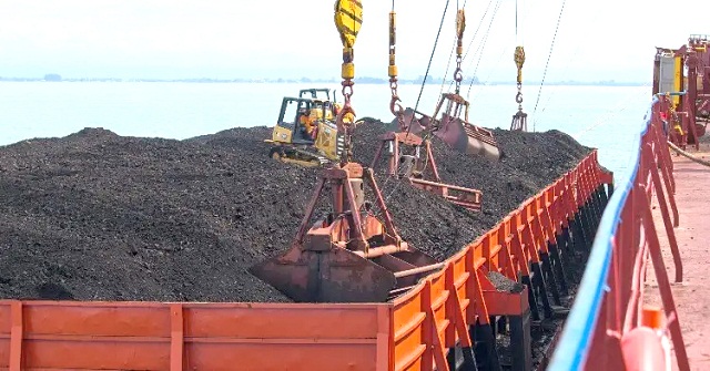 তেল-গ্যাস সংকটে আবারও কয়লায় ঝুঁকছে বিশ্ব