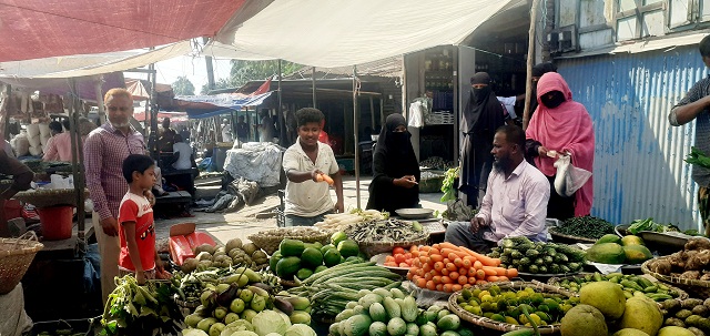 দৌলতখানে বাজারে উঠছে শীতকালীন সবজি, দাম চড়া