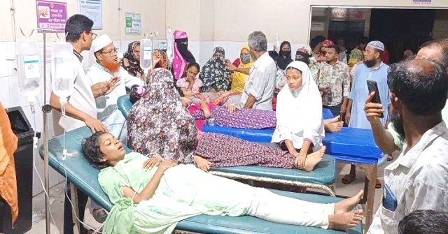 বিদেশ থেকে বাবার আনা আখরোট দিলো সহপাঠীদের, খেয়ে হাসপাতালে ৭ ছাত্রী