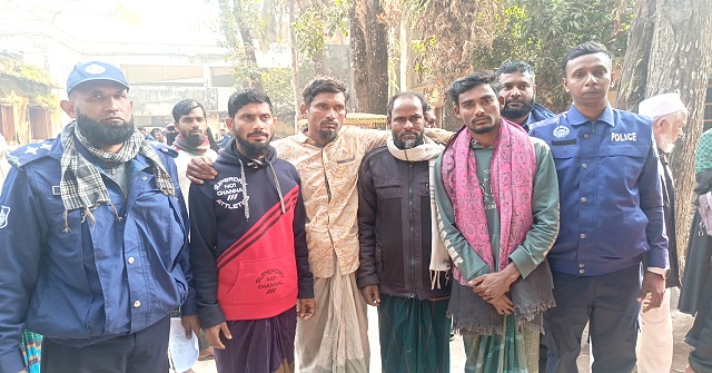বোরহানউদ্দিনে মুক্তিপণের বিনিময়ে জিম্মি দশা থেকে মুক্তি পেলেন ৪ জেলে 