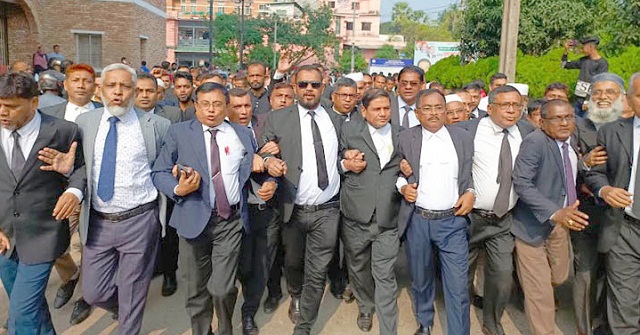 ইসকন নিষিদ্ধ-আইনজীবী হত্যার বিচার দাবিতে বরিশালে বিক্ষোভ