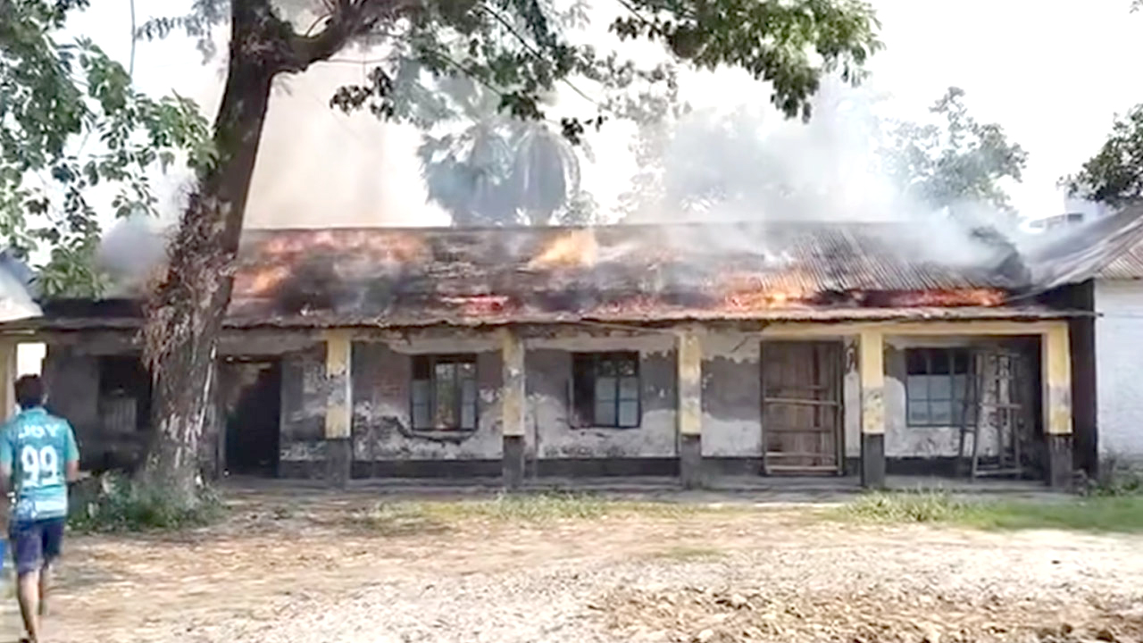 বিএম কলেজের ছাত্রাবাসে আগুন