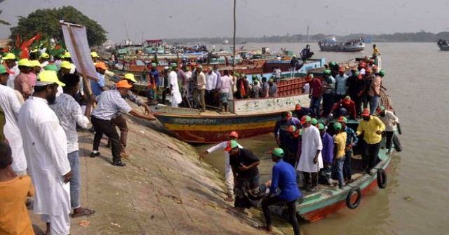 ট্রলার যোগে সমাবেশে আসছে নেতাকর্মীরা