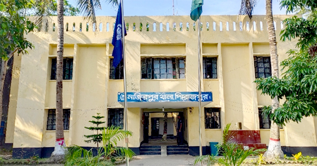 ধর্ম মন্ত্রণালয়ের সচিব পরিচয়ে অনুদানের নামে প্রতারণা