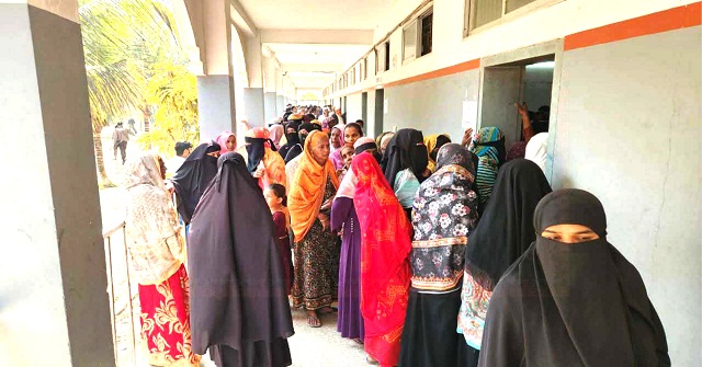 উৎসবমুখর পরিবেশে ভোটগ্রহণ শেষ, চলছে গণনা