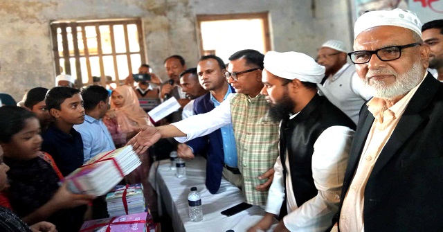দুমকিতে এক কেজি গাঁজাসহ দুই যুবক গ্রেফতার