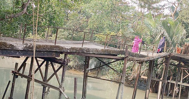 গৌরনদীতে সাংবাদিক  কাওছার হোসেনের আশু রোগ মুক্তি কামনায় দোয়া
