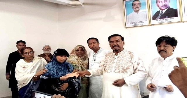 লালমোহনে মহিলা দলের সাথে মতবিনিময় 