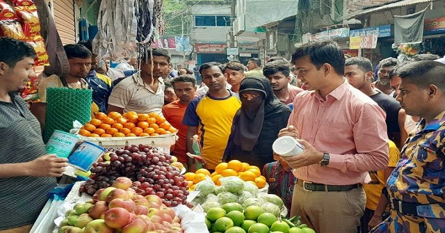 অগ্নিকাণ্ডে ক্ষতিগ্রস্তদের কেসিসি মেয়র ও উপমন্ত্রীর সহায়তা