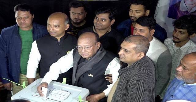 ভোলায় শান্তিপূর্ণ ভাবে ভোট গ্রহণ চলছে