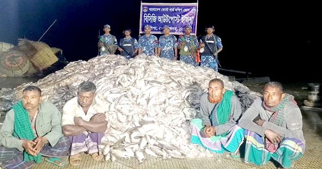 ভোলায় ৫ হাজার কেজি ইলিশসহ আটক ৪