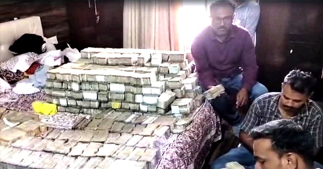 অনলাইন জুয়ার ফাঁদে হারালেন ৫৩ কোটি রুপি