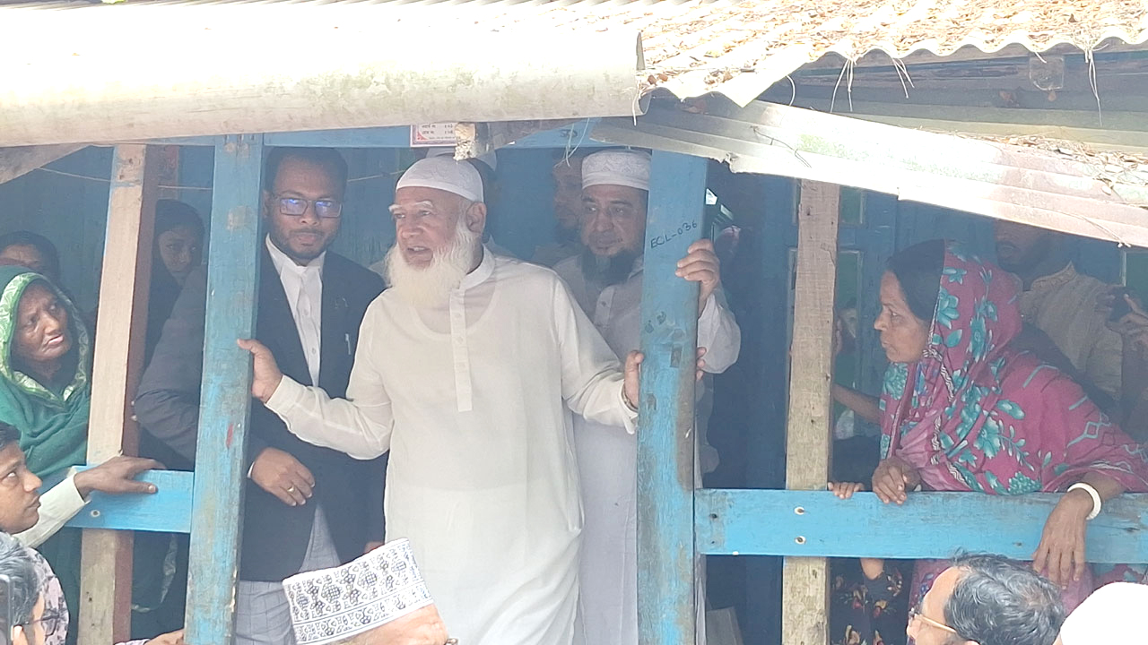 মন্টু দাসের পরিবারের পাশে থাকার আশ্বাস জামায়াত আমিরের