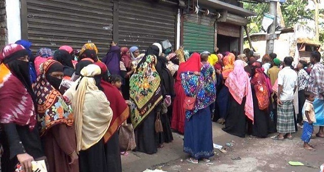 ঝালকাঠিতে ওএমএসের চাল পেতে দরিদ্র মানুষের মিছিল