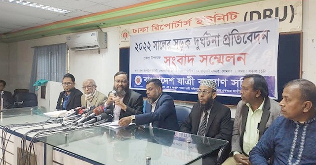 রাজাপুরে ইফতার সামগ্রী বিতরণ