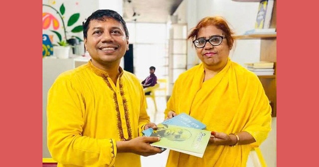 বিশিষ্ট কবি আসমা চৌধুরী রচিত গ্রন্থ পেলেন ববি’র ডেপুটি রেজিস্ট্রার বাহাউদ্দীন গোলাপ