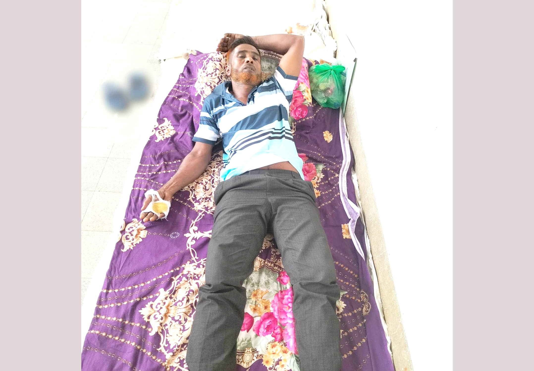 রূপাতলীতে দোকান নিয়ে দ্বন্দ্বে মালিককে কুপিয়ে জখম 