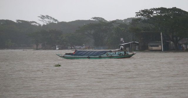 বিপৎসীমার ওপর দখিনের ছয় নদীর পানি