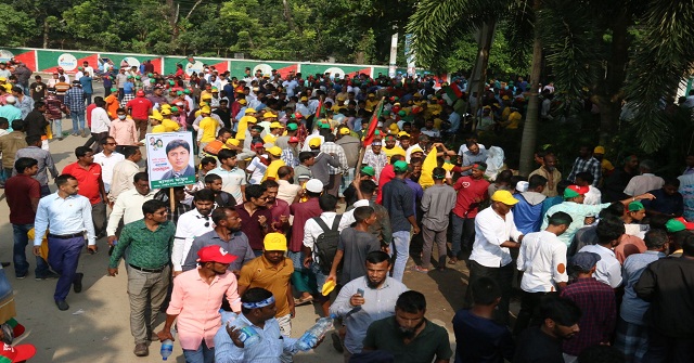 ভরে যাচ্ছে সমাবেশস্থল, নেতাকর্মীর হাতে কাঠ ও বাঁশের লাঠি