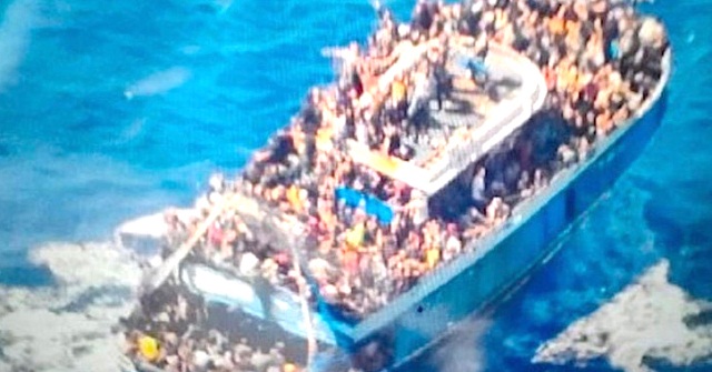 গ্রিস উপকূলে নৌকাডুবিতে ৩ শতাধিক পাকিস্তানির প্রাণহানি 