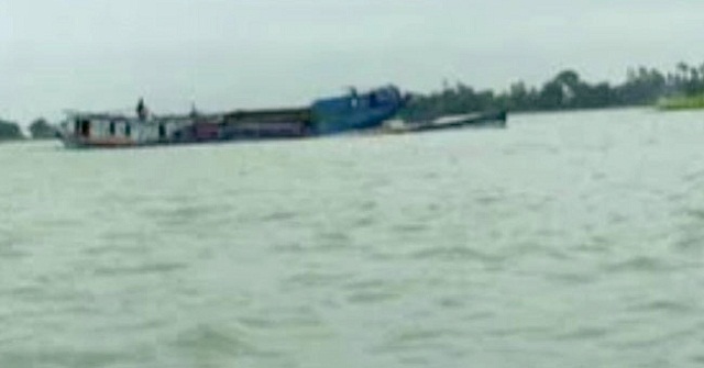 ভোলায় বার্জের সাথে মাছ ধরার ট্রলারের ধাক্কা, জেলে নিহত