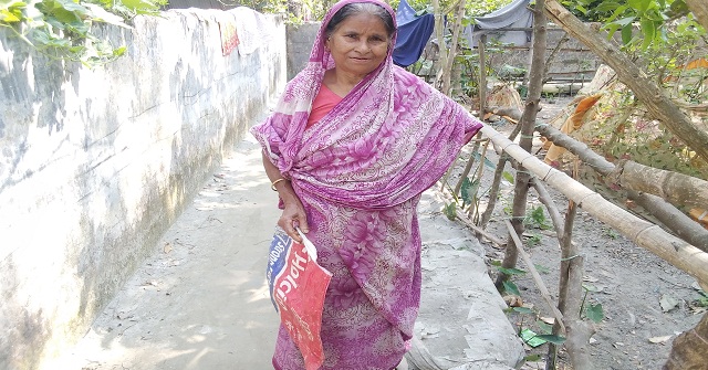 মঠবাড়িয়ায় হিন্দু সম্প্রদায়ের ওপর হামলার প্রতিবাদে মানববন্ধন 