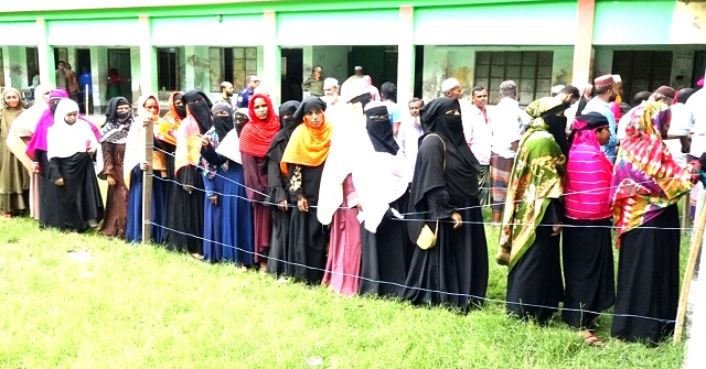 ঝালকাঠির কাঁঠালিয়া ও রাজাপুর উপজেলা পরিষদ নির্বাচনের ভোট গ্রহণ চলছে