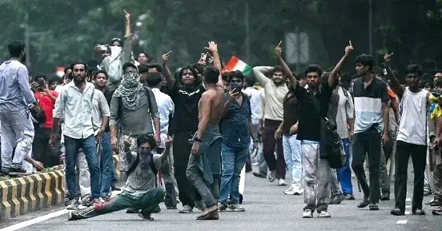 মোদীর আশ্বাসে থামছে না আন্দোলনকারীরা, কর্মসূচি চালিয়ে যাওয়ার ঘোষণা