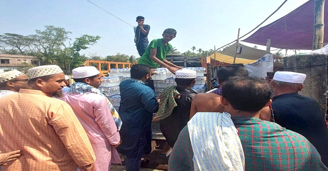 বরিশালে ইজতেমায় পানিসম্পদ প্রতিমন্ত্রী'র উদ্যোগে খাবার পানি বিতরণ 