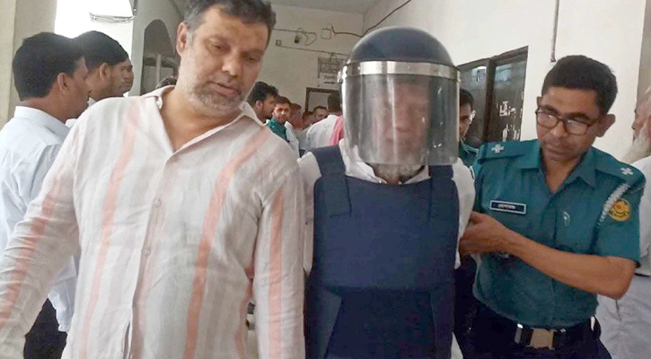  কাঠগড়ায় দাঁড়িয়ে চেয়ার চাইলেন আমু