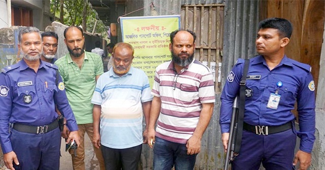 পাসপোর্ট অফিসে হঠাৎ দুদকের অভিযান, গ্রেফতার ৩