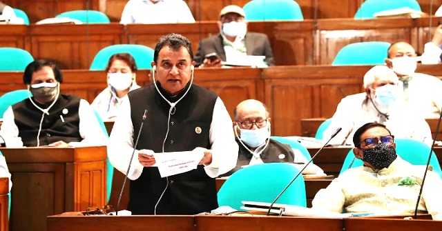 প্রেমিকের সঙ্গে আংটি বদল করলেন অভিনেত্রী