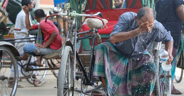 একদিকে তীব্র তাপপ্রবাহ, অন্যদিকে ঘন ঘন লোডশেডিংয়ে অতিষ্ঠ বরিশালবাসী