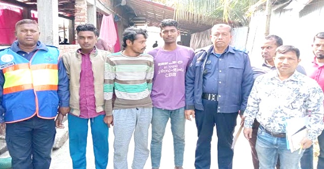 পিরোজপুরে জাল দিয়ে মাছ ধরায় ৩ জেলের জরিমানা