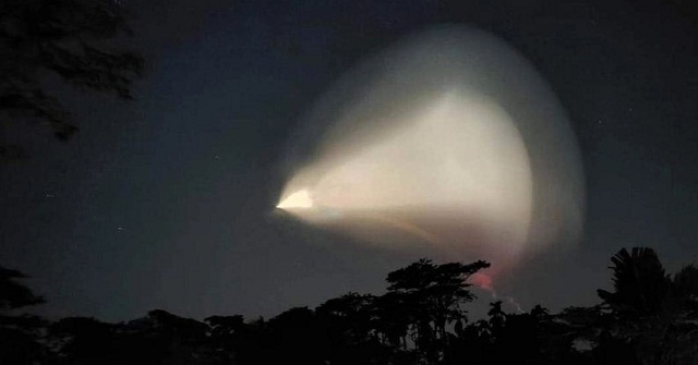 আকাশে দেখা গেল আজব আলো, জনমনে কৌতুহল