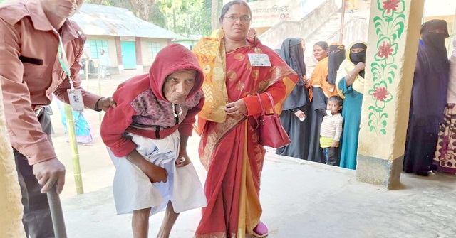 বরগুনা-২ নির্বাচনী এলাকায় বেলা বাড়ার সাথে বাড়ছে ভোটারের উপস্থিতি