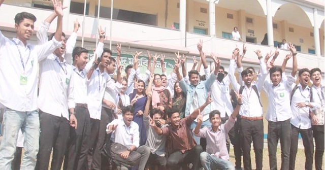 বরিশাল বোর্ডে কমেছে পাসের হার ও জিপিএ ৫