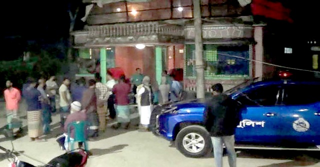 বরিশালে অস্ত্রের মুখে জিম্মি করে ডাকাতি