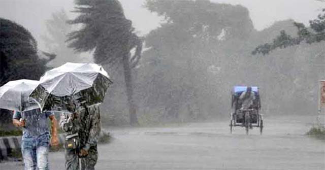 পর্যটন কেন্দ্র খোলার প্রথম দিনে কুয়াকাটায় ২১ জনকে জরিমানা