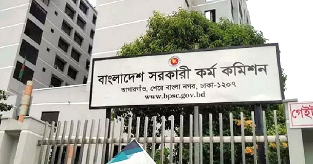  গৌরনদী বাজারে অগ্নিকাণ্ডে ১২ দোকান পুড়ে ছাই