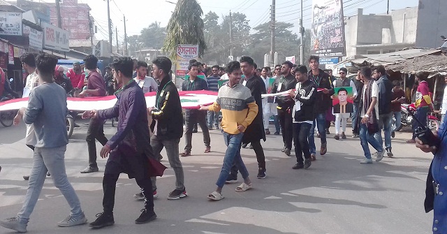 বরিশালে তীব্র গরমে অতিষ্ঠ জনজীবন, হিট স্টোকে রিক্সা চালকের মৃত্য