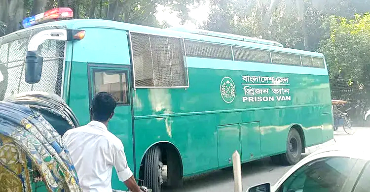 ১৫ সেনা কর্মকর্তাকে নেওয়া হলো সেনানিবাসের অস্থায়ী কারাগারে