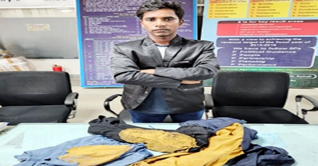 বিমানবন্দরে স্বর্ণের জ্যাকেট-আন্ডারওয়্যারসহ যাত্রী আটক 