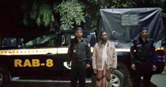 বরগুনায় ১০ কোটি টাকার পোশাক পাচারের মূলহোতা আটক