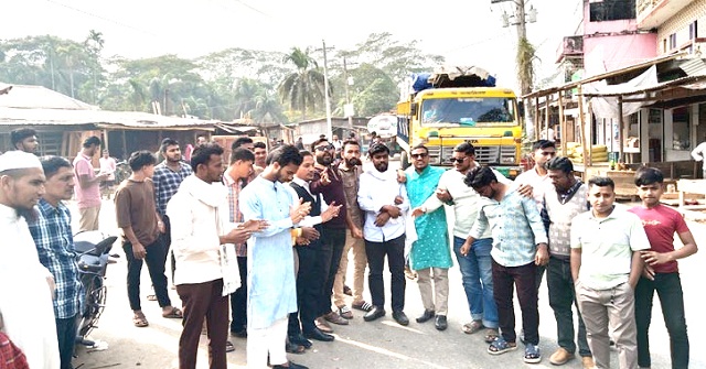 ৫ দফা দাবিতে ভোলা ট্রানজিট বন্ধ