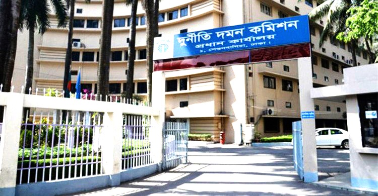 পাচার অর্থ ফেরাতে বিদেশে ৭১ চিঠি দুদকের