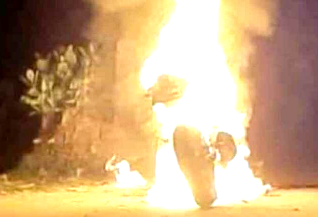 ববি ছাত্রলীগ নেতার মোটরসাইকেল পুড়িয়ে দিল বিক্ষুব্ধ ছাত্ররা