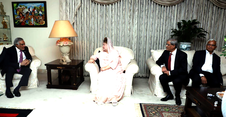 খালেদা জিয়ার দ্রুত আরোগ্য কামনা করলেন ইসহাক দার